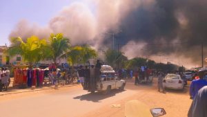 Lire la suite à propos de l’article URGENT – Incendie dans l’ancienne gare routière de Touba