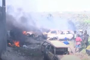 Lire la suite à propos de l’article Incendie à Ouest-Foire : des véhicules et des cantines réduits en cendres