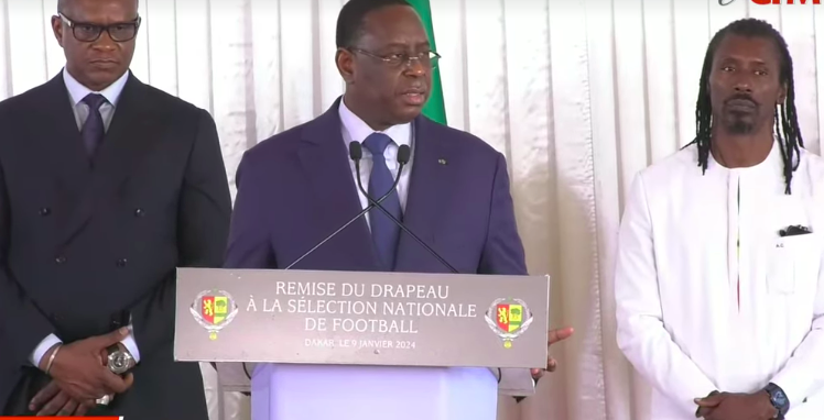 You are currently viewing CAN 2023 : Macky Sall promet un cadeau extraordinaire aux Lions