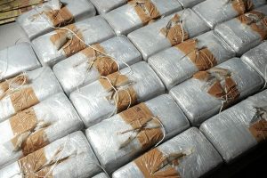 Lire la suite à propos de l’article Trafic de cocaïne sur l’axe Dakar-Anvers-Dubaï : des pions du cartel albanais cernés à Dakar