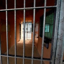 Lire la suite à propos de l’article Prison de Ziguinchor : un surveillant accusé d’actes de tortures sur un détenu mineur