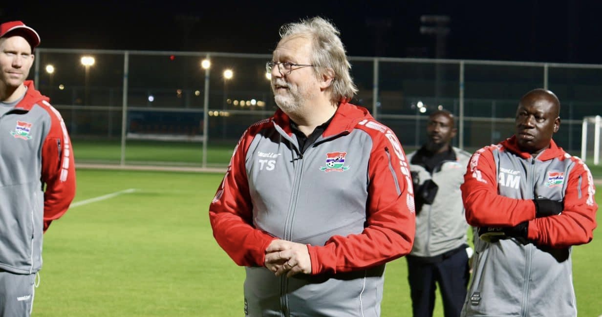 You are currently viewing Tom Saintfiet, coach Gambie : « On n’a pas peur du Sénégal »