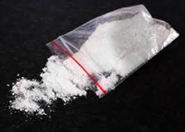Lire la suite à propos de l’article Le gendarme aide son ami à vendre un sachet de cocaïne ramassé à la plage