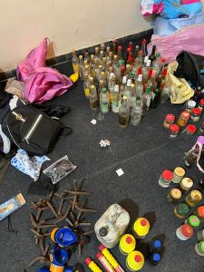 Lire la suite à propos de l’article Forêt de Mbao : saisie de cocktails Molotov et de bouteilles remplies d’essence
