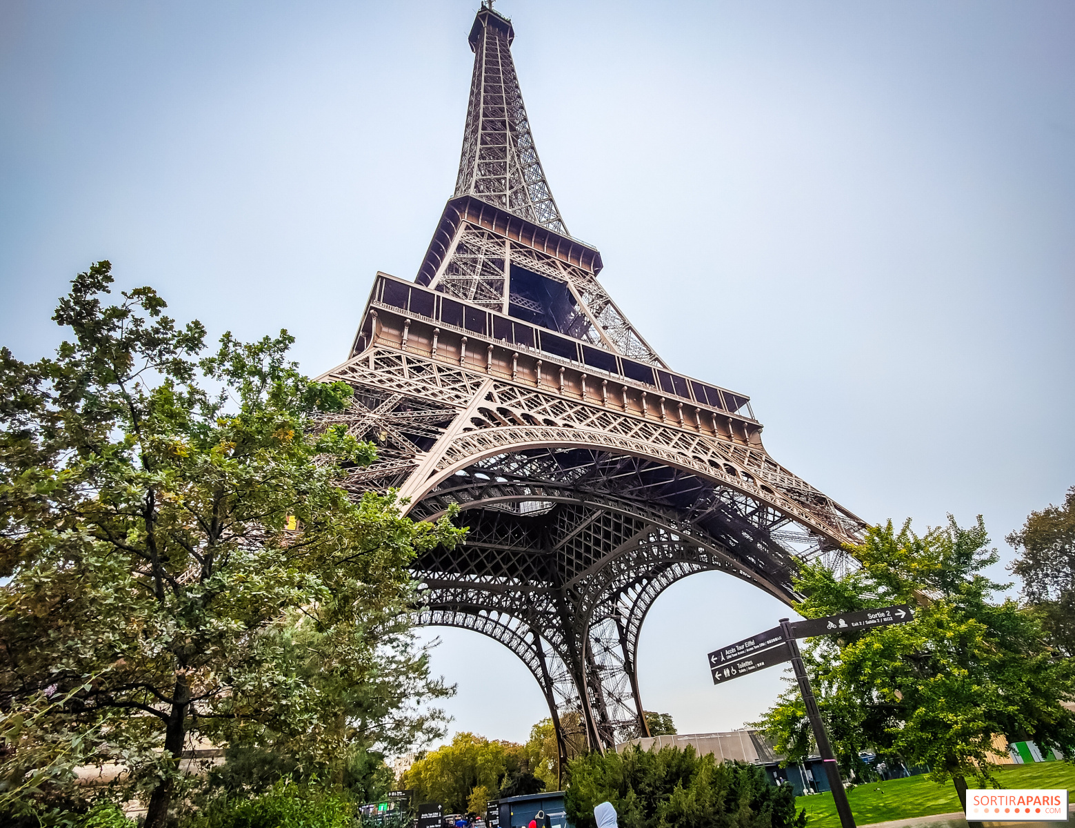 You are currently viewing France: la tour Eiffel fermée un 3e jour consécutif en raison de la grève