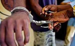Lire la suite à propos de l’article Banditisme : des cambrioleurs opérant entre Thiès et Louga arrêtés