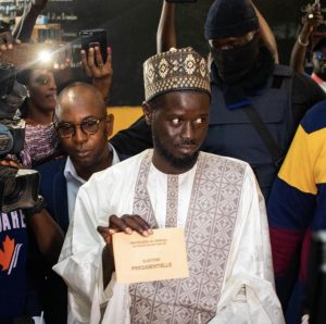 Lire la suite à propos de l’article Présidentielle : Amadou Ba battu par Diomaye dans son bureau de vote