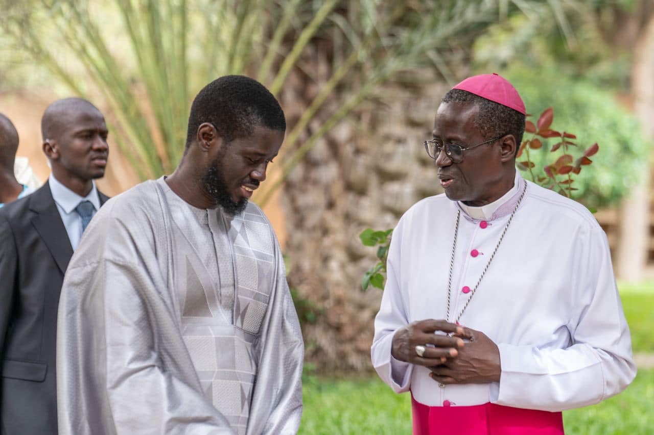 You are currently viewing Bureau des affaires religieuses : ce que Diomaye Faye a dit à l’archevêque de Dakar