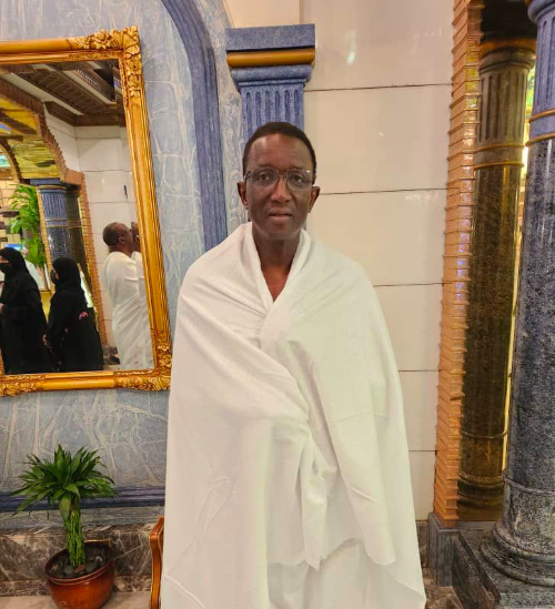 Lire la suite à propos de l’article Depuis la Mecque, Amadou Ba prie pour Diomaye