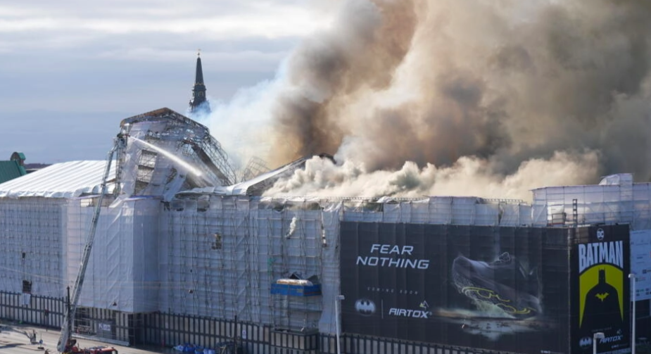 You are currently viewing Danemark: la vieille Bourse de Copenhague dévorée par les flammes