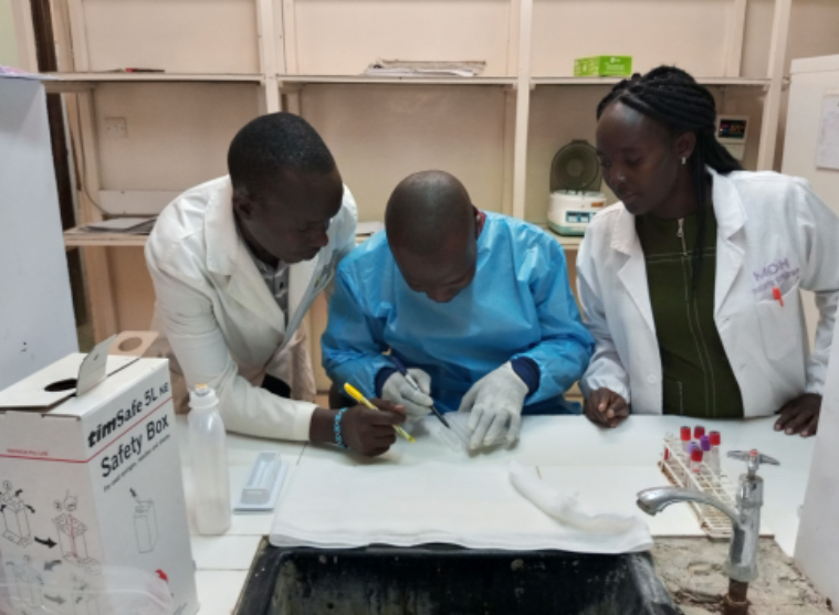 Lire la suite à propos de l’article Kenya : un partenariat de 6,2 millions GBP contribuera à éradiquer une maladie mortelle touchant les enfants et les personnes vulnérables