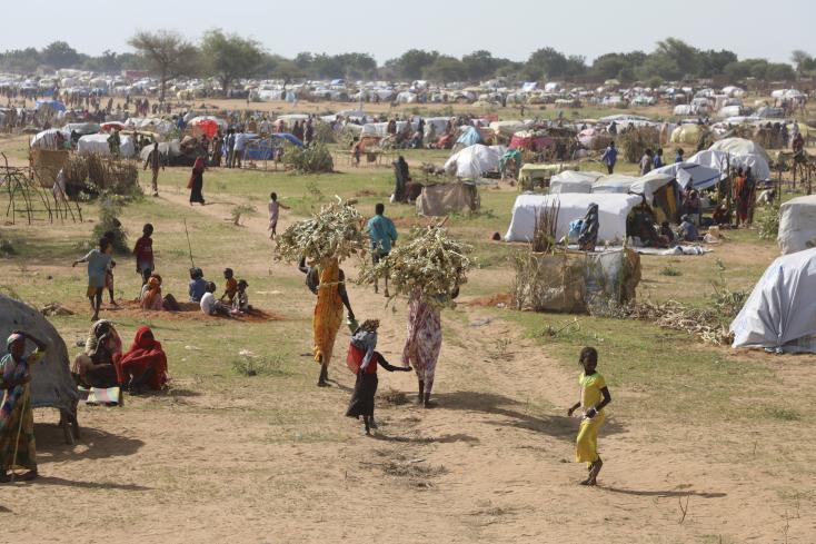 You are currently viewing Après un an de guerre au Soudan, des milliers de personnes fuient toujours le pays chaque jour