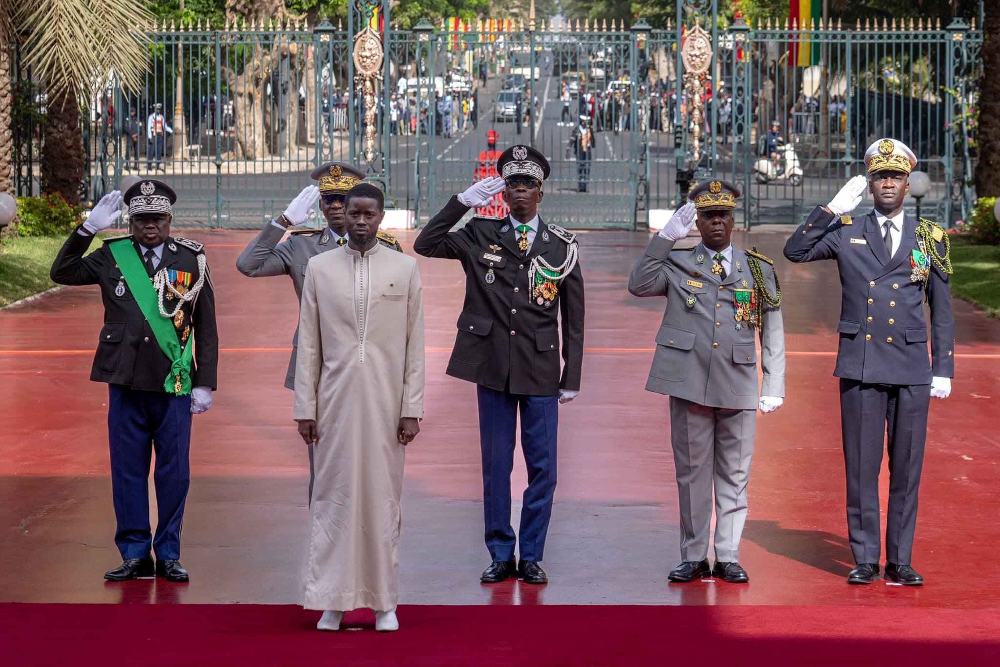 Lire la suite à propos de l’article Gendarmerie nationale : le Général Moussa Fall cède la place