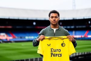 Lire la suite à propos de l’article Feyenoord Rotterdam : Ismail Ka signe son premier contrat