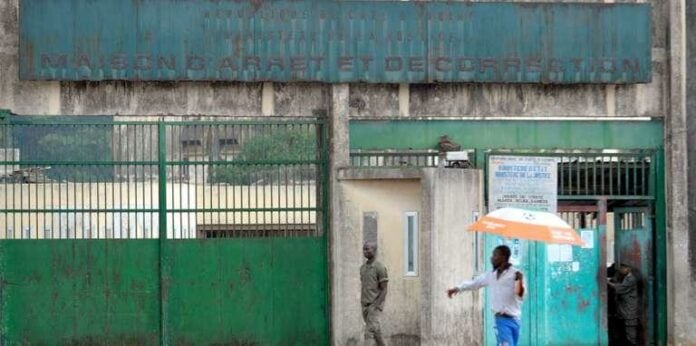 Lire la suite à propos de l’article Prison de Ziguinchor : une trentaine de détenus en grève de la faim